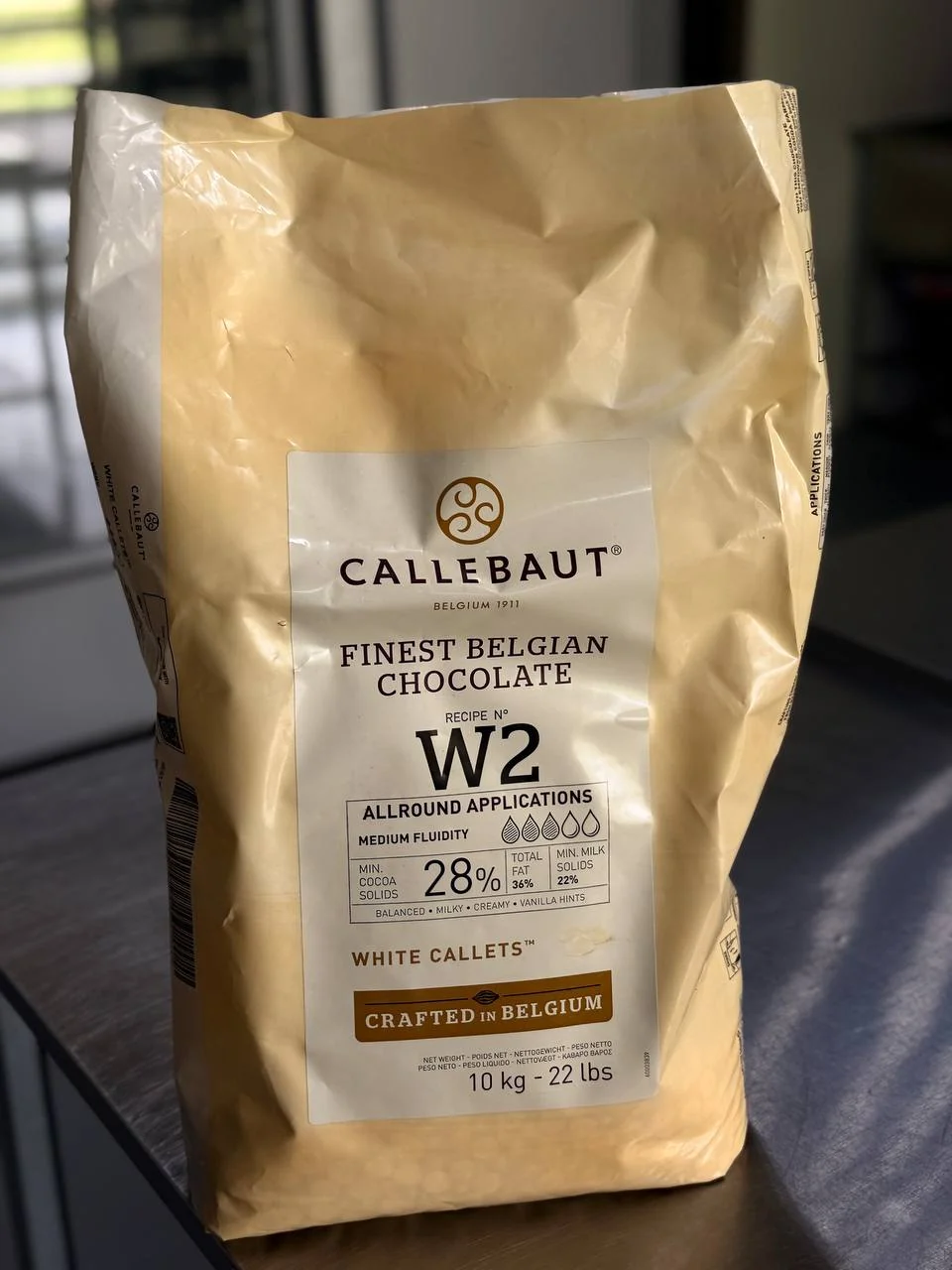 Шоколад белый Callebaut W2