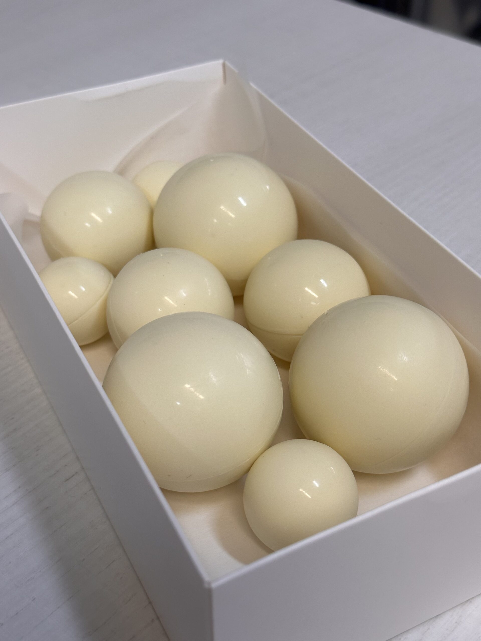 Купить шоколадные шары для торта большие и маленькие, белые и др. цветов Шоколадные шары для торта или украшения (любых цветов) от 10 шт. (набор)